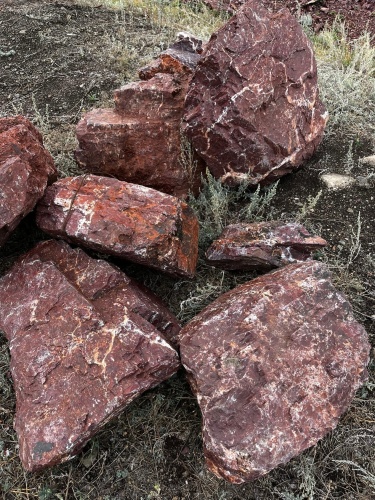 Ландшафтные глыбы красно-фиолетовые 200-1000 килограмм купить в Красноармейске