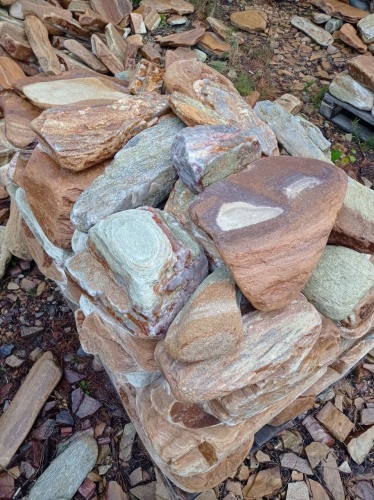 Златолит жёлтый, жёлто-зелёный глыбки и валуны для ланшафтного дизайна купить в Красноармейске