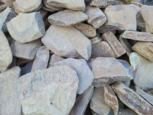 Златолит жёлтый, жёлто-зелёный глыбки и валуны для ланшафтного дизайна купить в Красноармейске