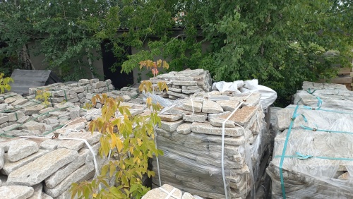 Плитняк галтованный гранитный для ландшафтного дизайна купить в Красноармейске