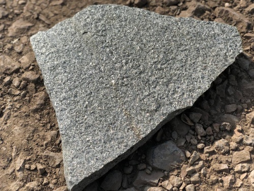 Плитняк златолит Уральский для цоколя, отмостки купить в Красноармейске