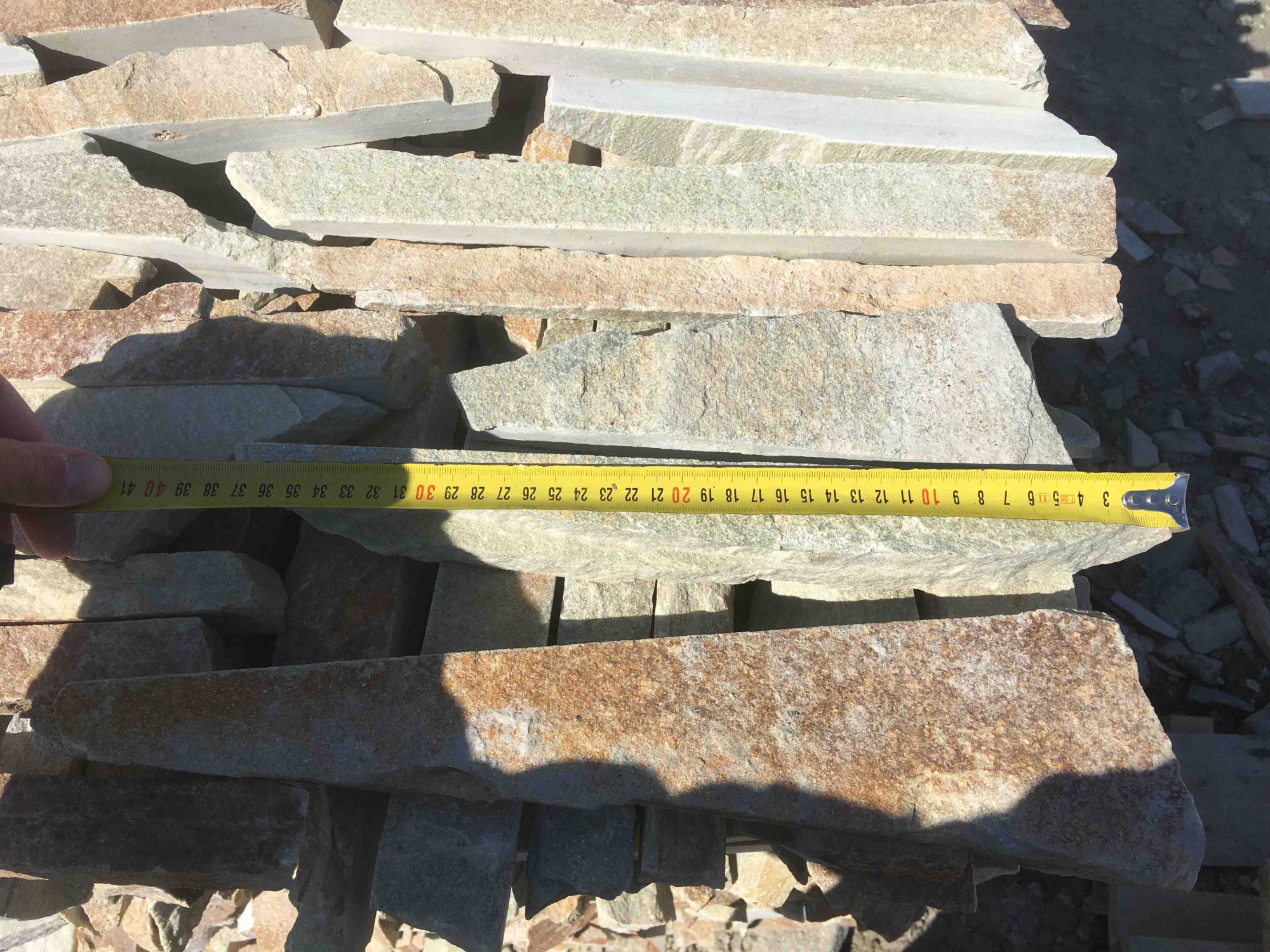 Горбушка златолит золотистый для облицовки купить в Красноармейске