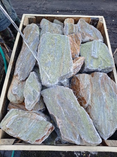 Златолит жёлтый, жёлто-зелёный глыбки и валуны для ланшафтного дизайна купить в Красноармейске