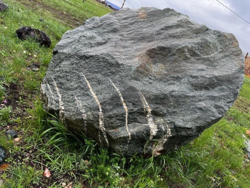 Гигантские зелёные валуны для ландшафтного дизайна весом более 5 тонн купить в Красноармейске