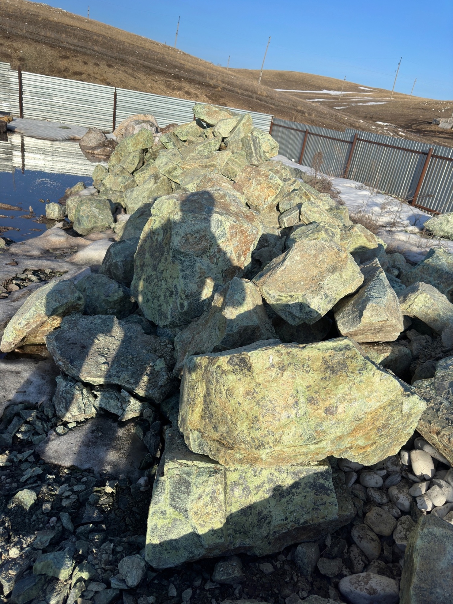 Камни для ландшафтного дизайна зелёные 10-60 килограмм купить в Красноармейске