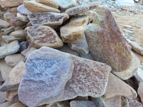 Златолит жёлтый, жёлто-зелёный глыбки и валуны для ланшафтного дизайна купить в Красноармейске