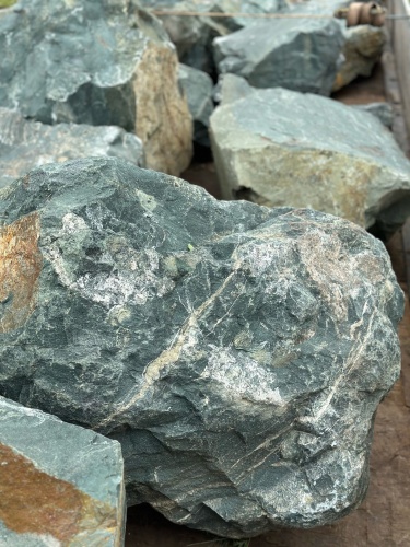 Камни для ландшафтного дизайна зелёные 10-60 килограмм купить в Красноармейске