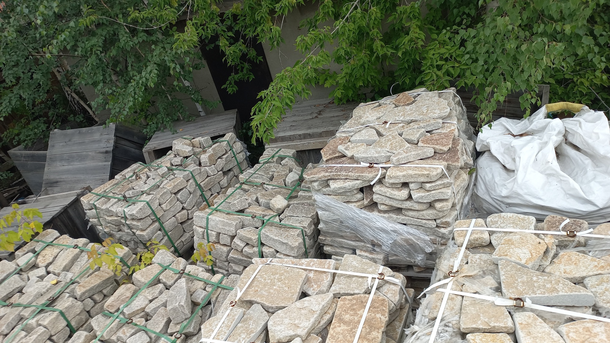 Плитняк гранитный галтованный купить в Красноармейске