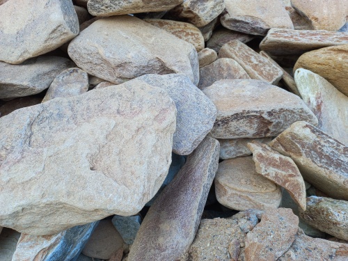 Златолит жёлтый, жёлто-зелёный глыбки и валуны для ланшафтного дизайна купить в Красноармейске