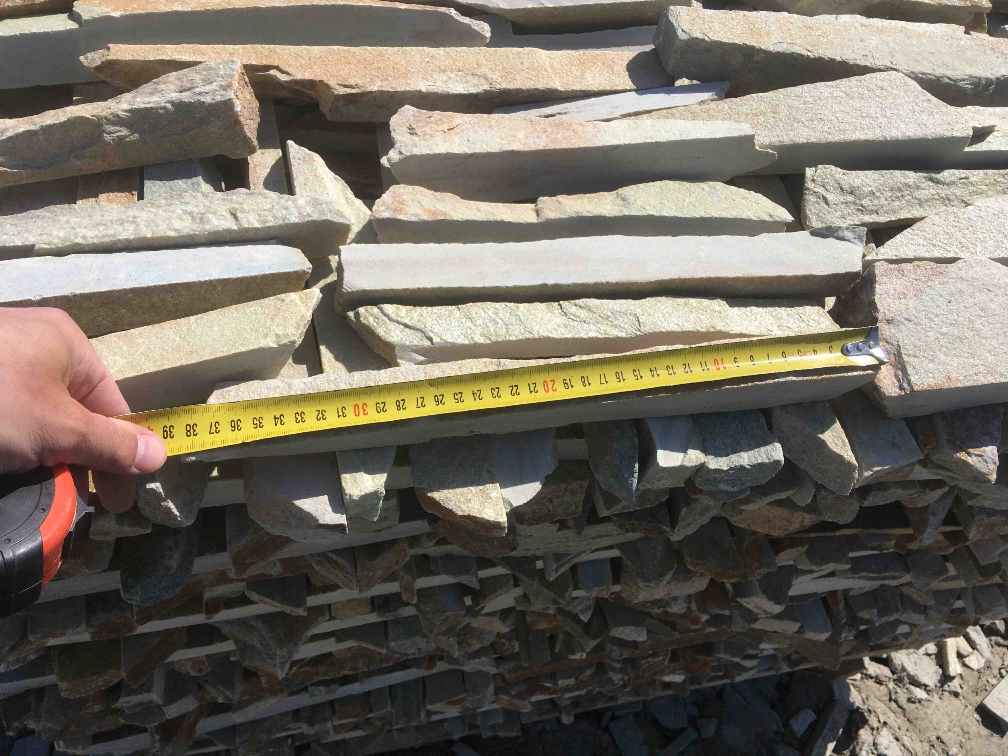 Горбушка златолит золотистый для облицовки купить в Красноармейске