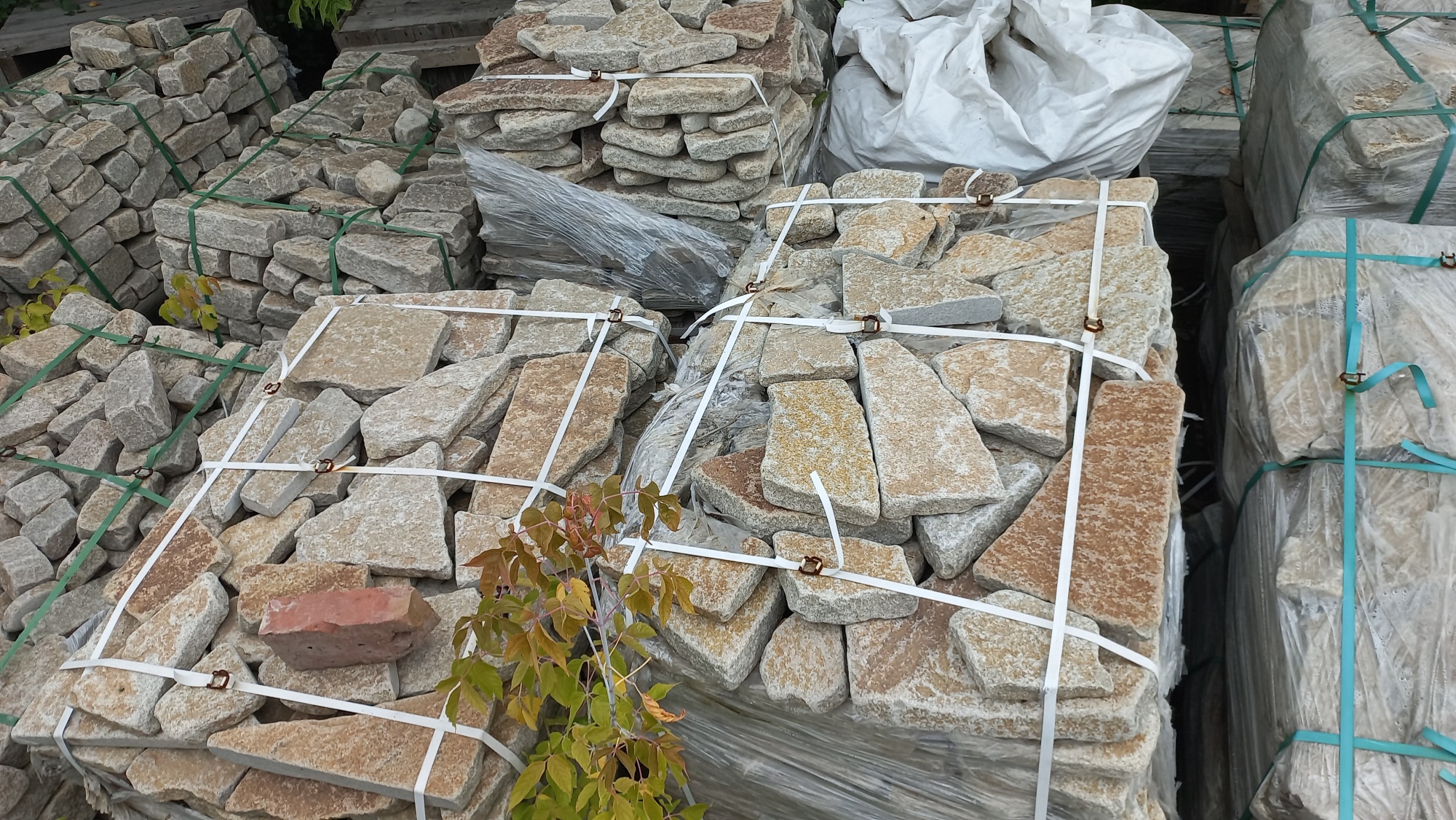 Плитняк гранитный галтованный купить в Красноармейске