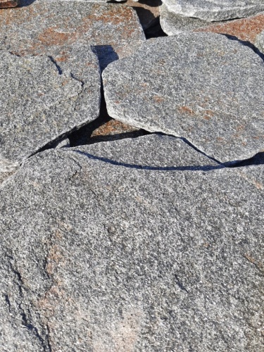 Златолит серебристый галтованный для лестниц купить в Красноармейске