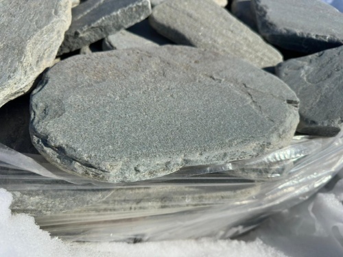 Плитняк златолит зелёный галтованный для мощения на бетон купить в Красноармейске